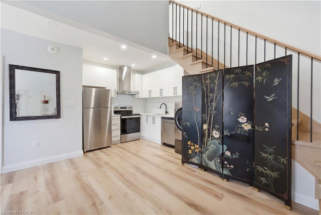 45 Wellington Street N Property Photo 19