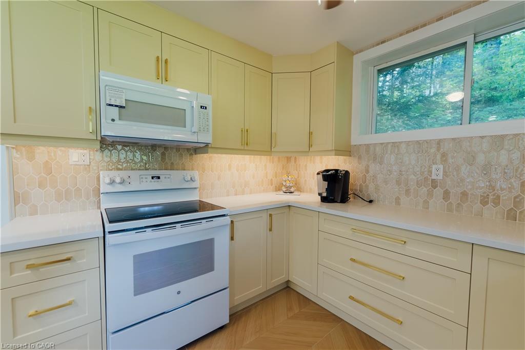 11 Side Road Property Photo 22