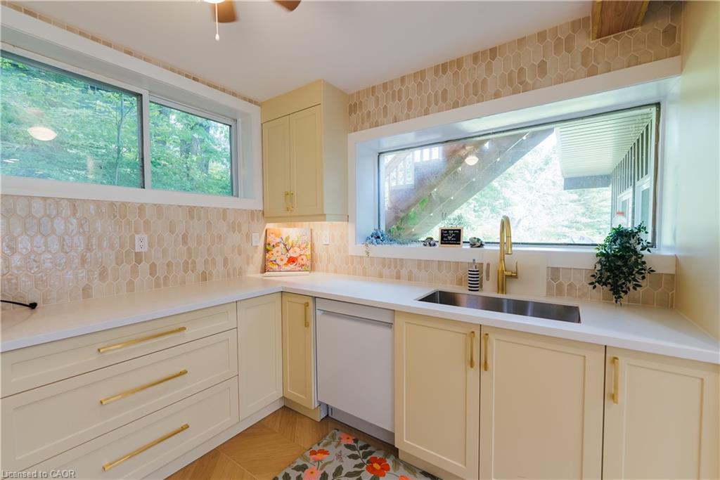 11 Side Road Property Photo 23