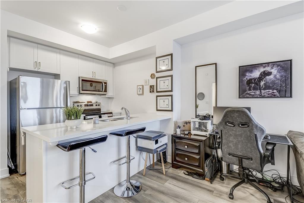 604-470 Dundas Street E Property Photo 17