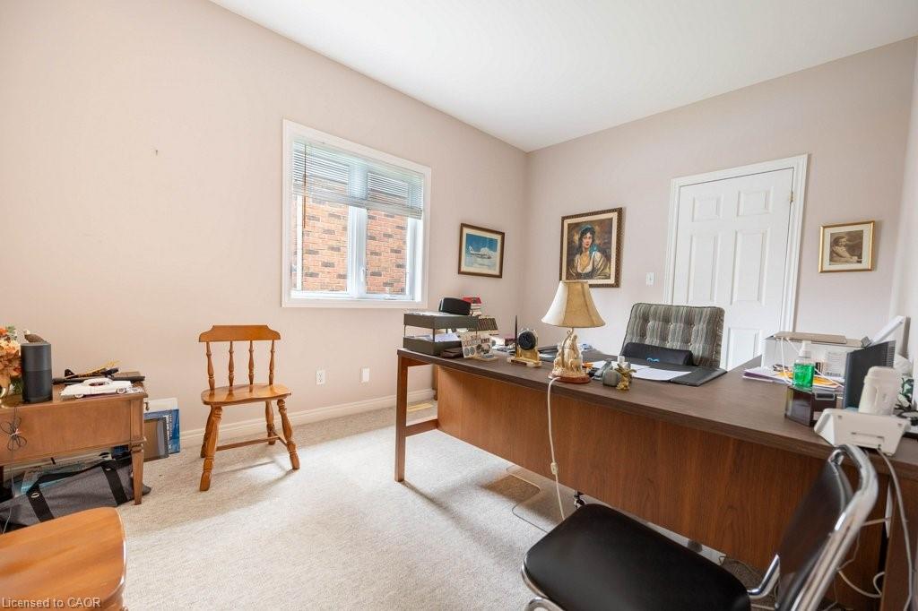 796 Springbank Avenue N Property Photo 19