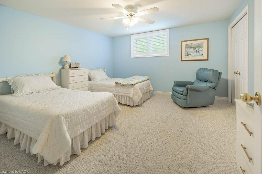 796 Springbank Avenue N Property Photo 25