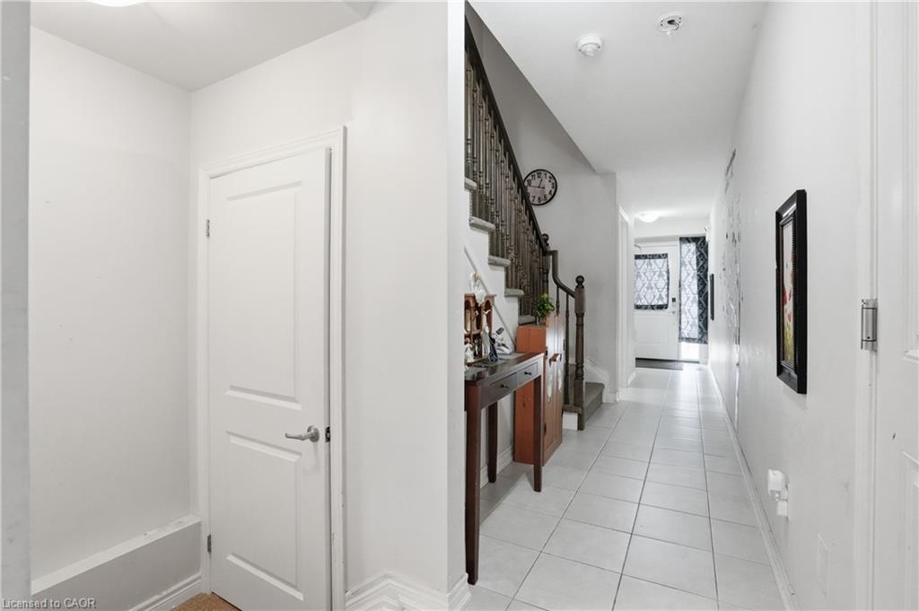 584 Julia Drive Property Photo 3