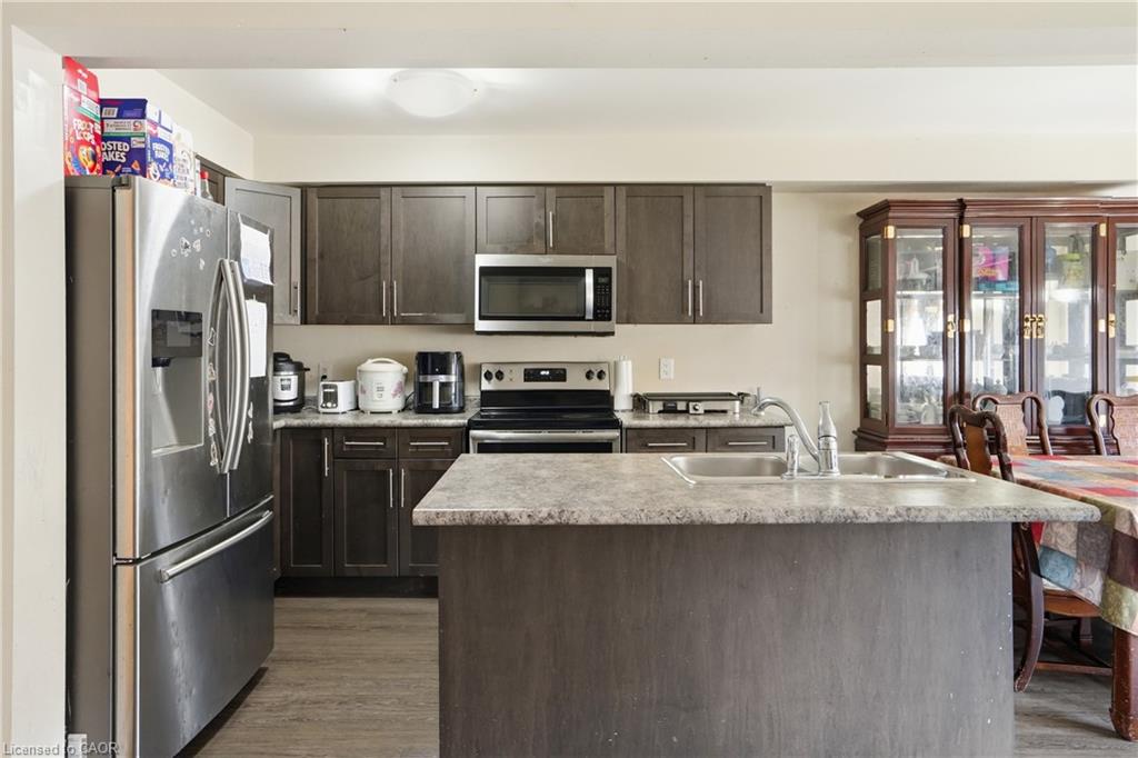 584 Julia Drive Property Photo 6
