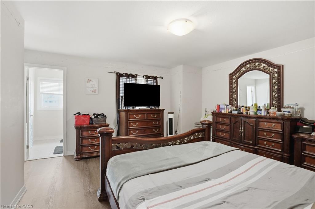584 Julia Drive Property Photo 15