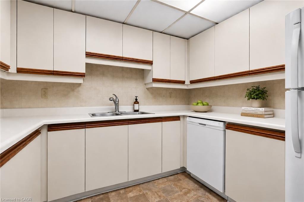 710-1225 North Shore Boulevard E Property Photo 13