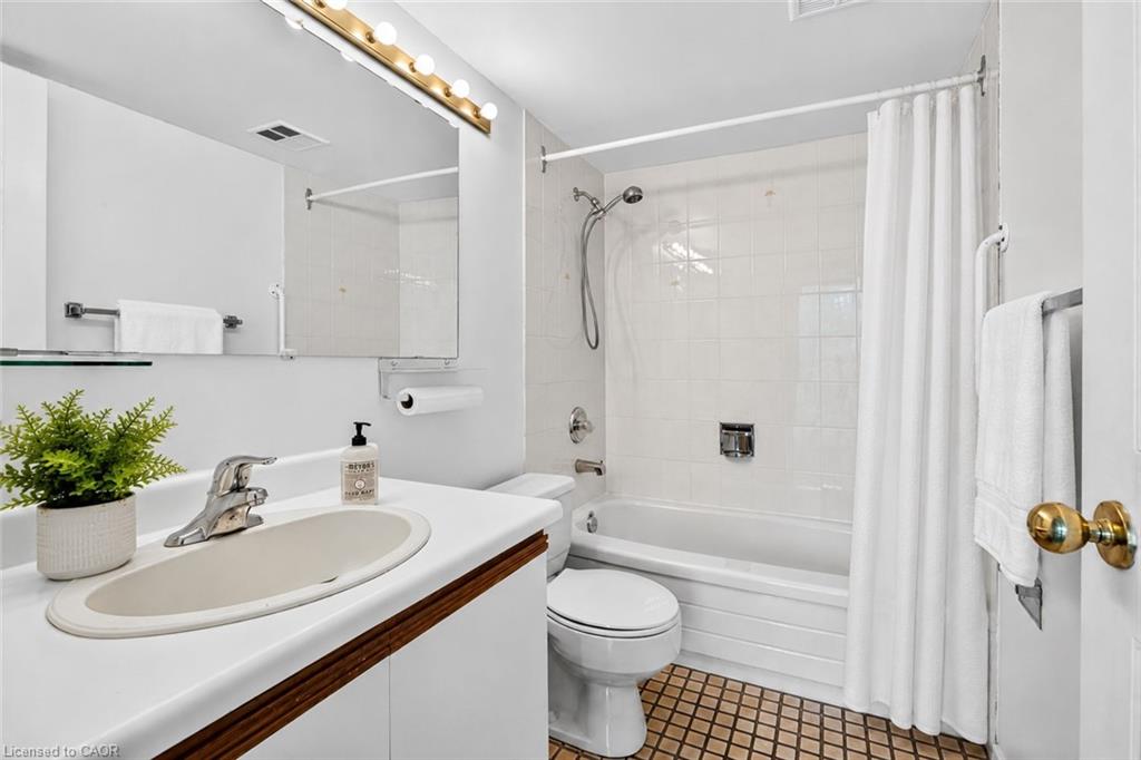 710-1225 North Shore Boulevard E Property Photo 19