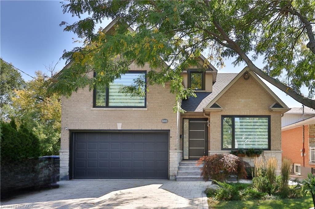 880 6th Street Property Photo 1