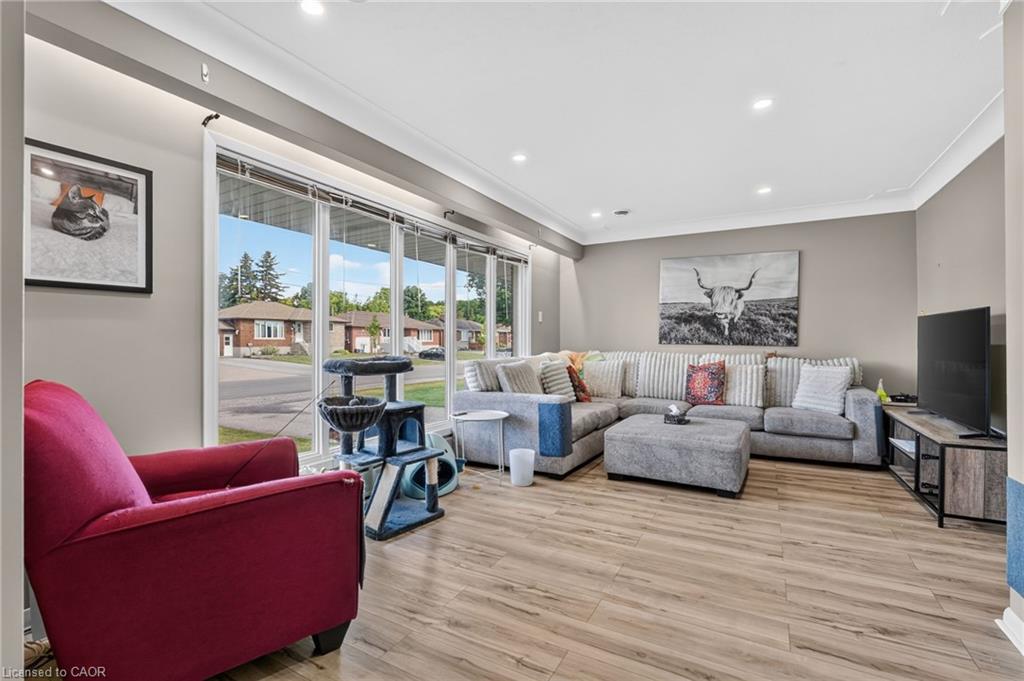 300 Knoll Street Property Photo 4