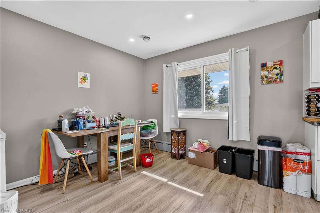 300 Knoll Street Property Photo 6