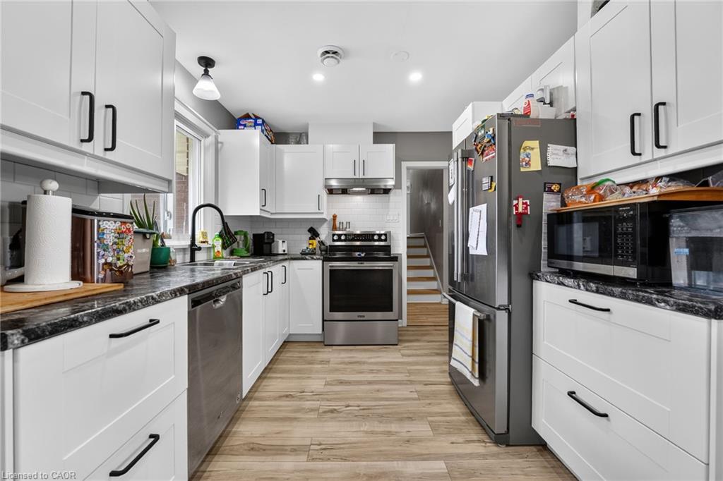 300 Knoll Street Property Photo 8