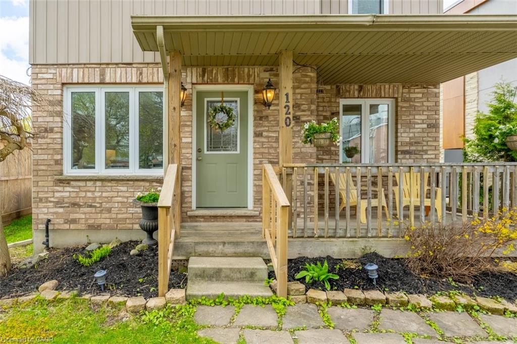 120 Charles Street E Property Photo 3