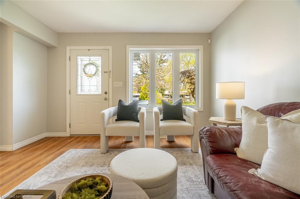 120 Charles Street E Property Photo 4
