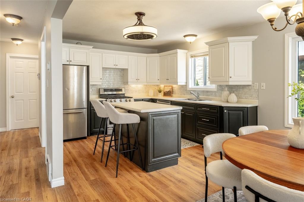 120 Charles Street E Property Photo 7