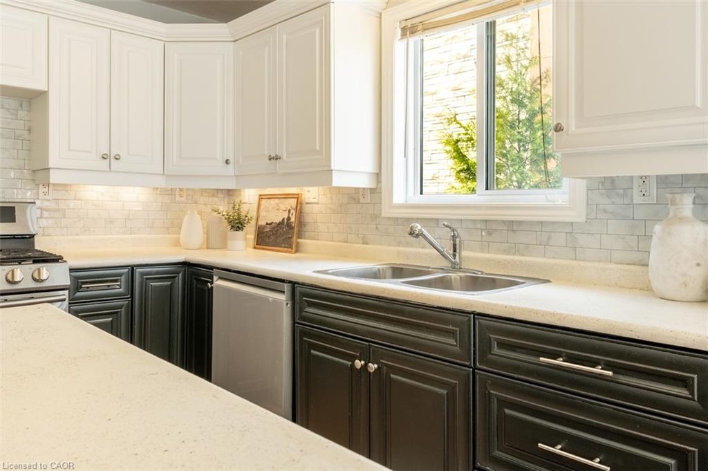 120 Charles Street E Property Photo 9