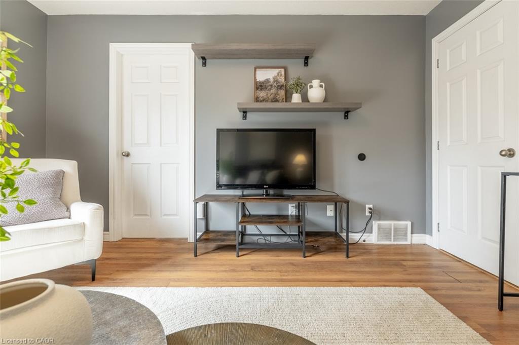 120 Charles Street E Property Photo 11