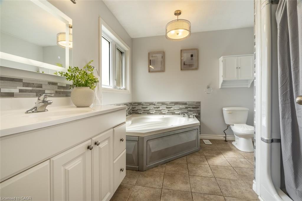 120 Charles Street E Property Photo 12