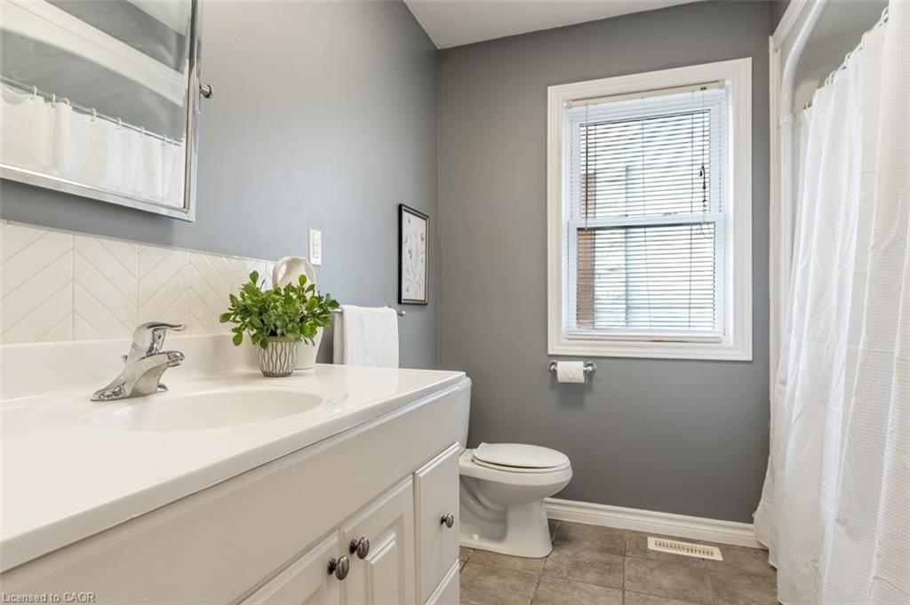 120 Charles Street E Property Photo 15