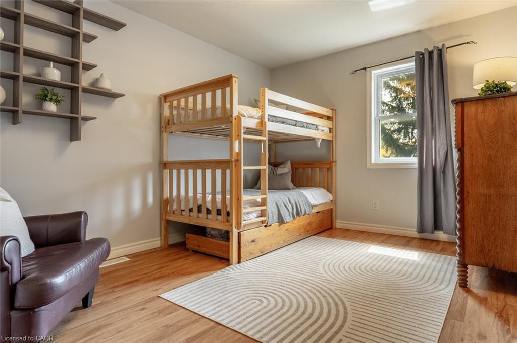 120 Charles Street E Property Photo 16