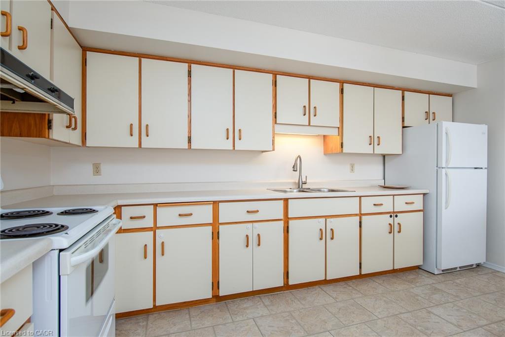 207-384 Erb Street Property Photo 17