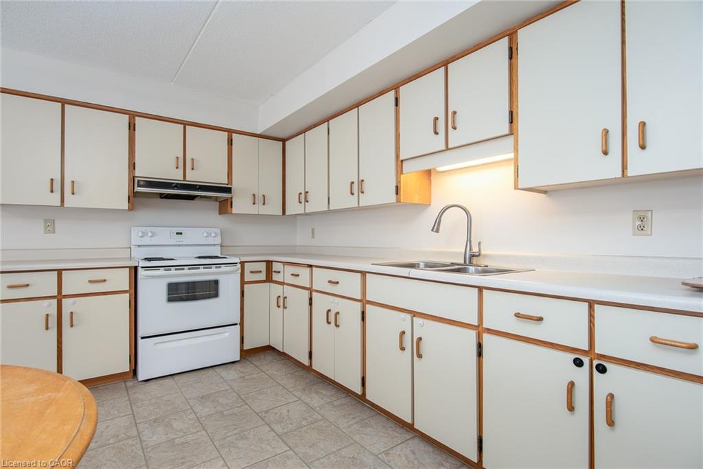 207-384 Erb Street Property Photo 21