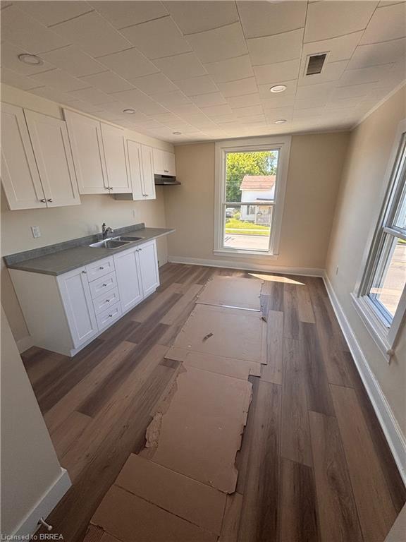 130 King Street Property Photo 3
