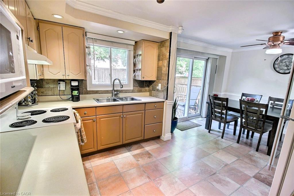 541 Parkview Crescent Property Photo 7