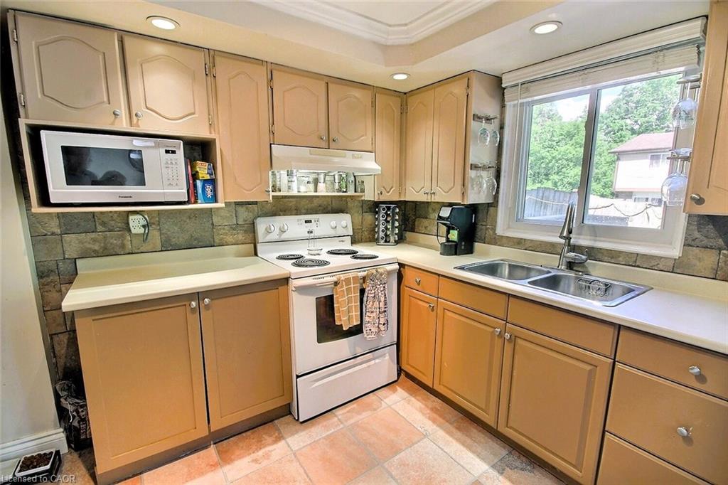 541 Parkview Crescent Property Photo 8