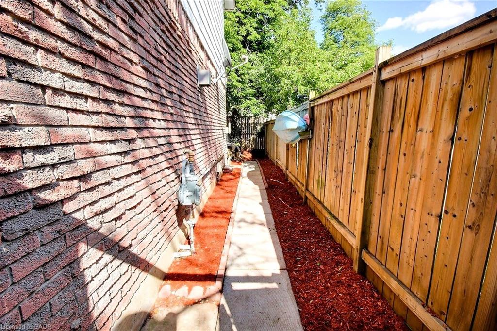 541 Parkview Crescent Property Photo 16