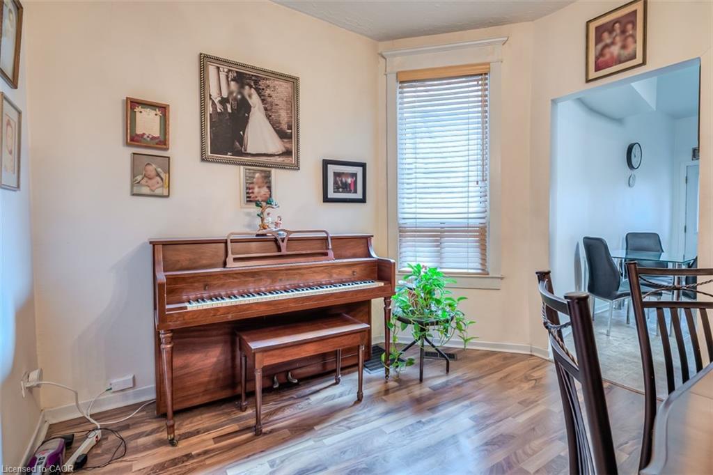 41 Springhurst Avenue Property Photo 8