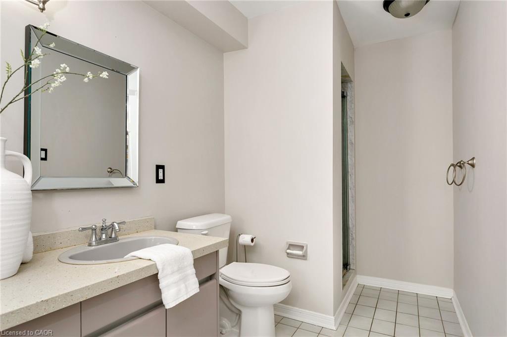 7-2006 Glenada Crescent Property Photo 31
