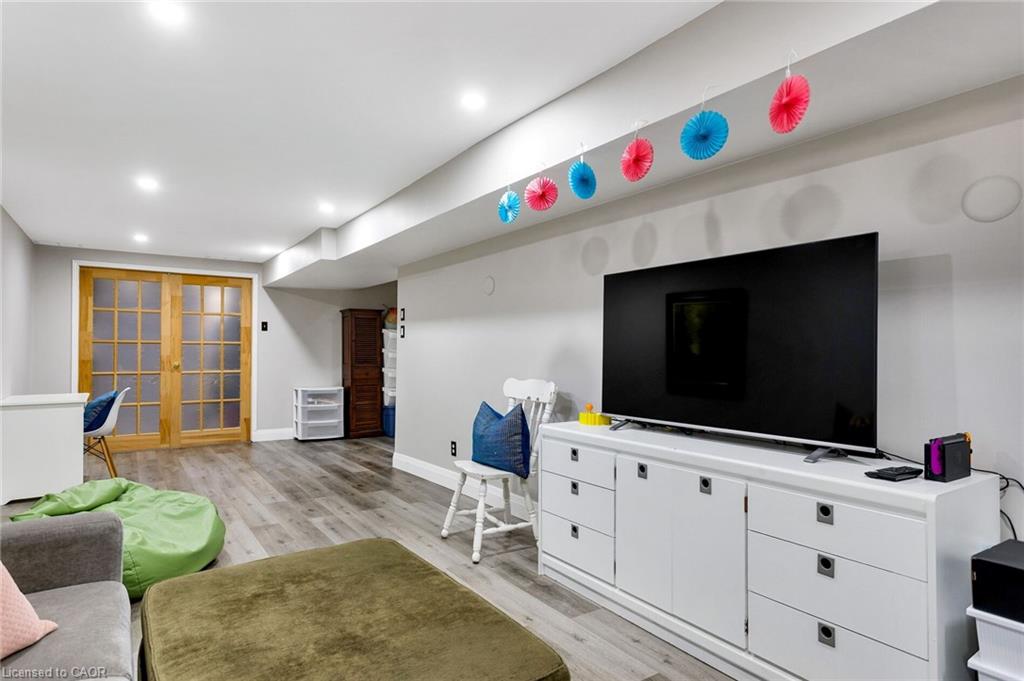 7-2006 Glenada Crescent Property Photo 41