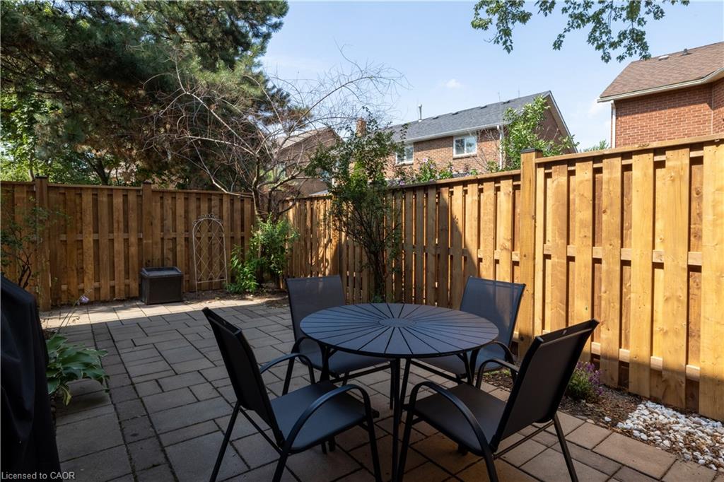 7-2006 Glenada Crescent Property Photo 43