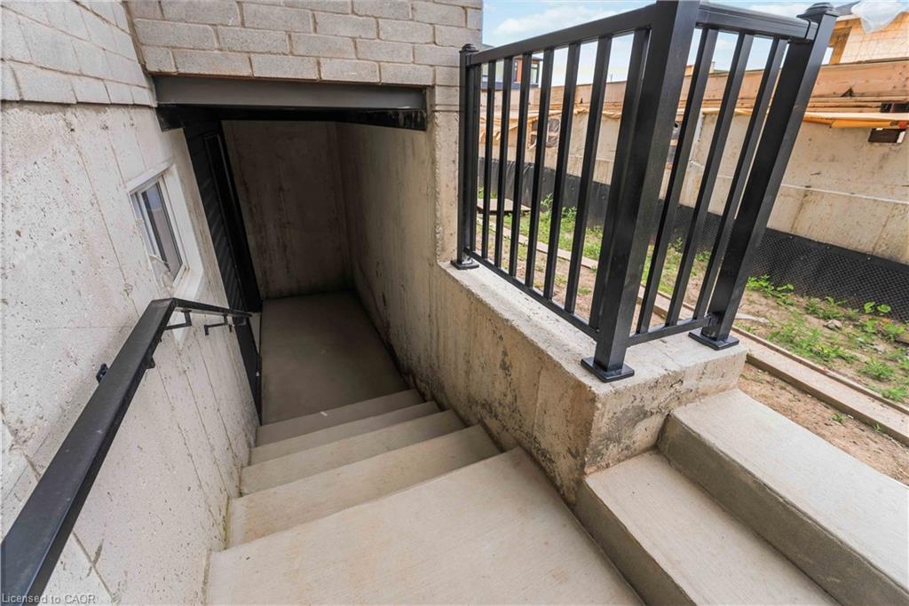 6124 Curlin Crescent Property Photo 30