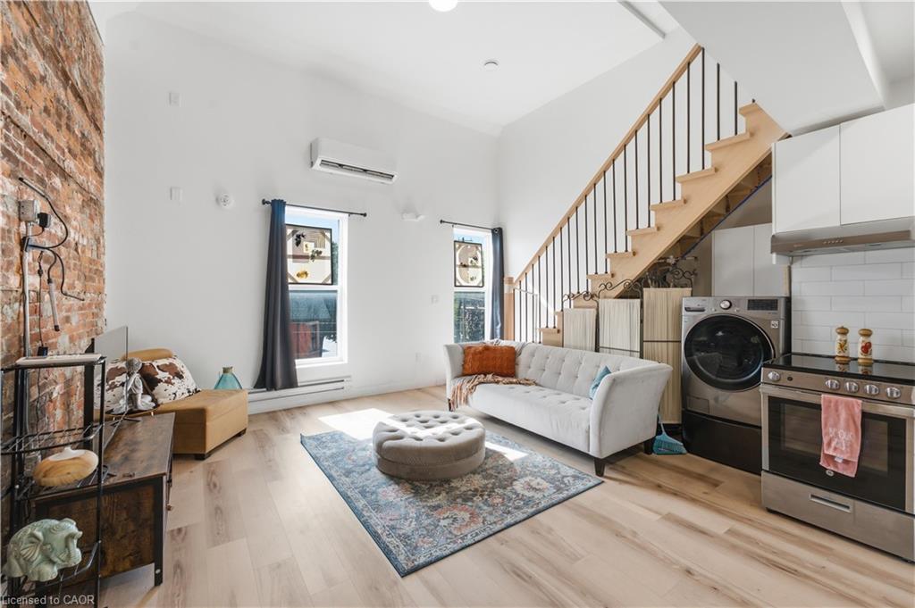 45 Wellington Street N Property Photo 7