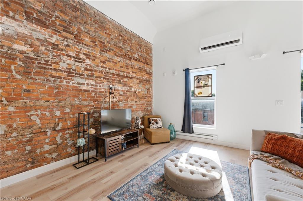 45 Wellington Street N Property Photo 8