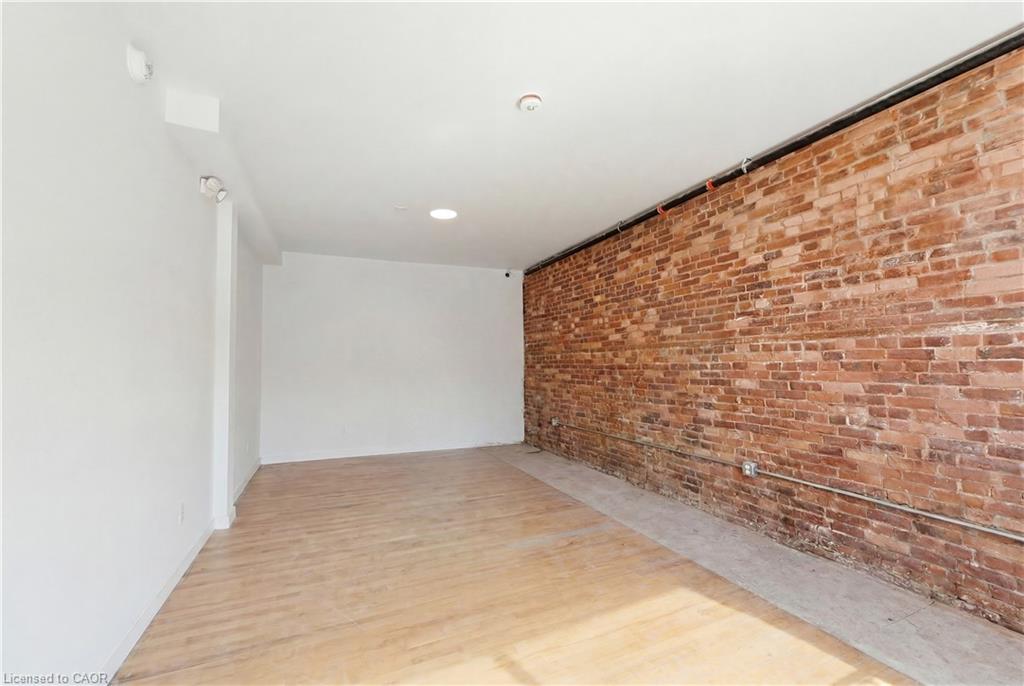 45 Wellington Street N Property Photo 15