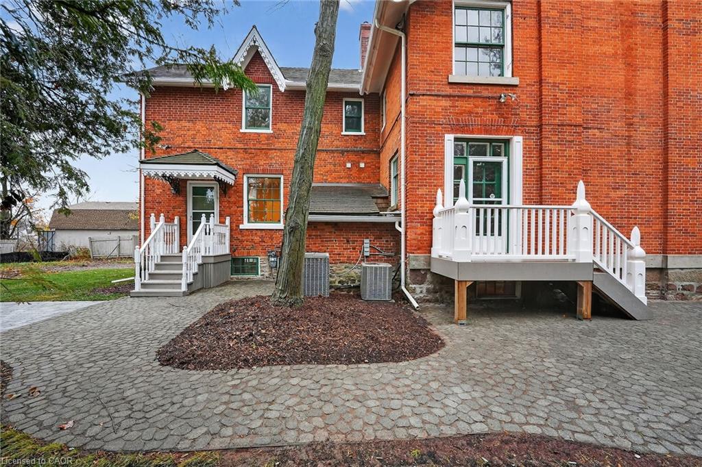 262 Main Street W Property Photo 17