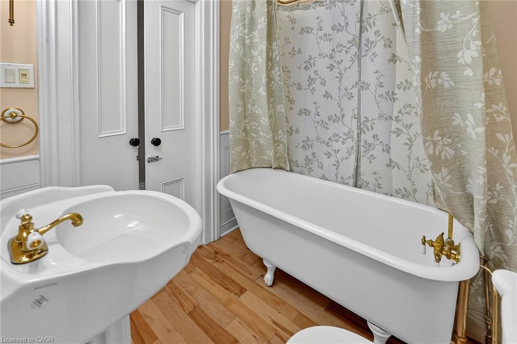 262 Main Street W Property Photo 35