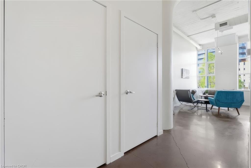 212-404 King Street W Property Photo 5