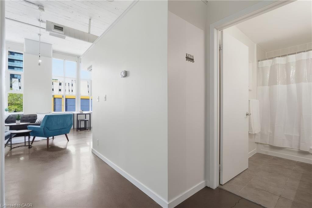 212-404 King Street W Property Photo 6