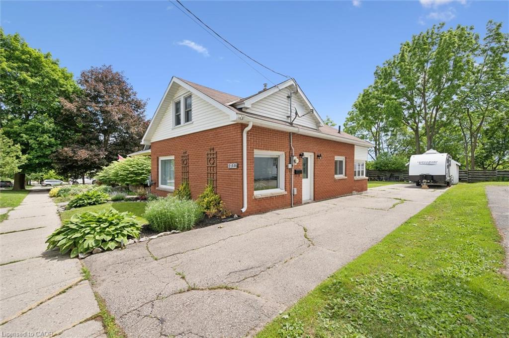 250 St George Street E Property Photo 1