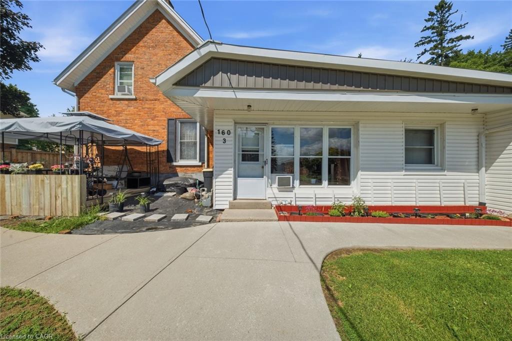 160 Queen Street Property Photo 3