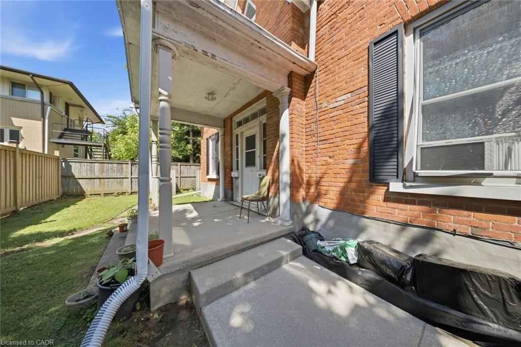 160 Queen Street Property Photo 5