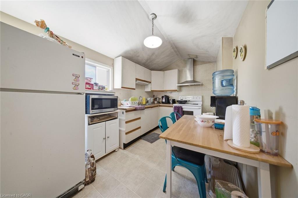 160 Queen Street Property Photo 8