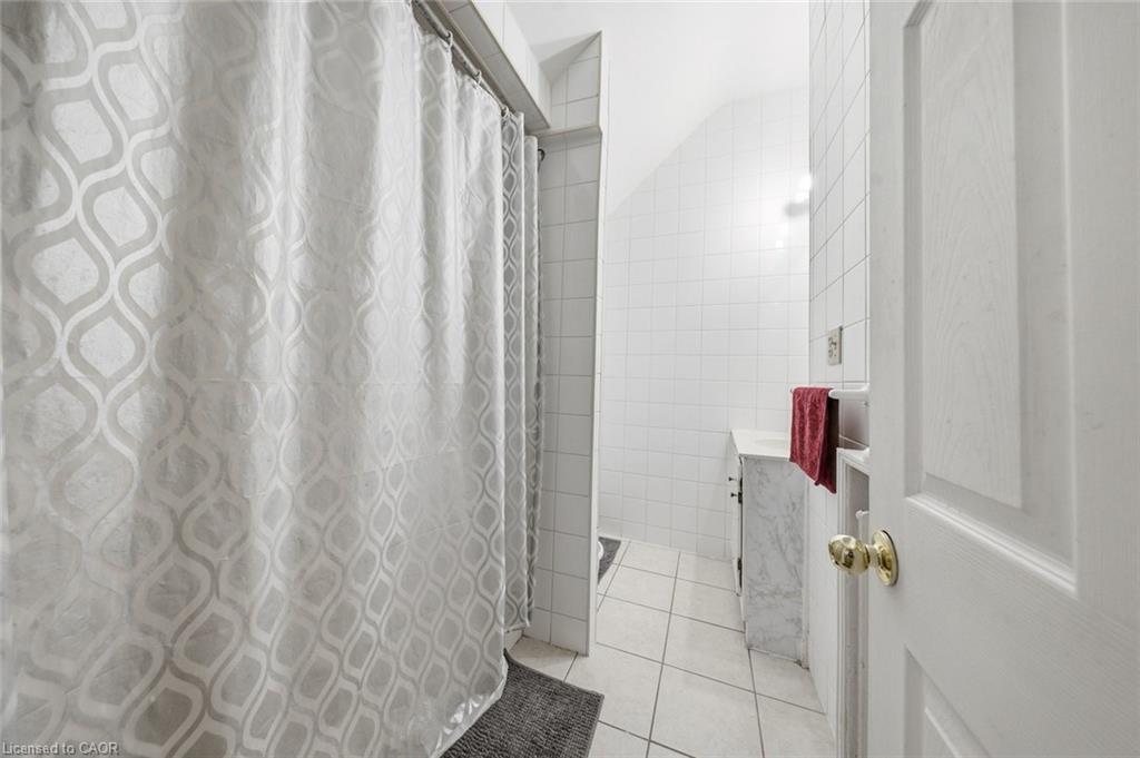 160 Queen Street Property Photo 12