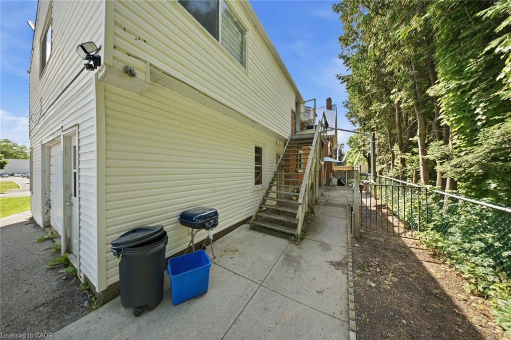 160 Queen Street Property Photo 16