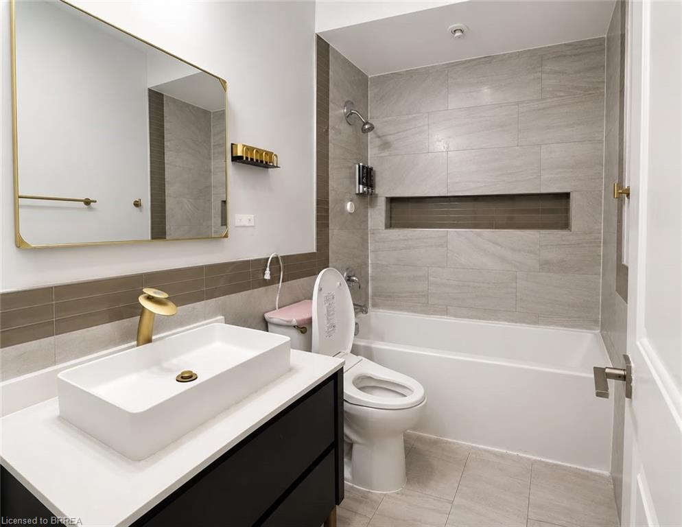 715-150 Main Street W Property Photo 7