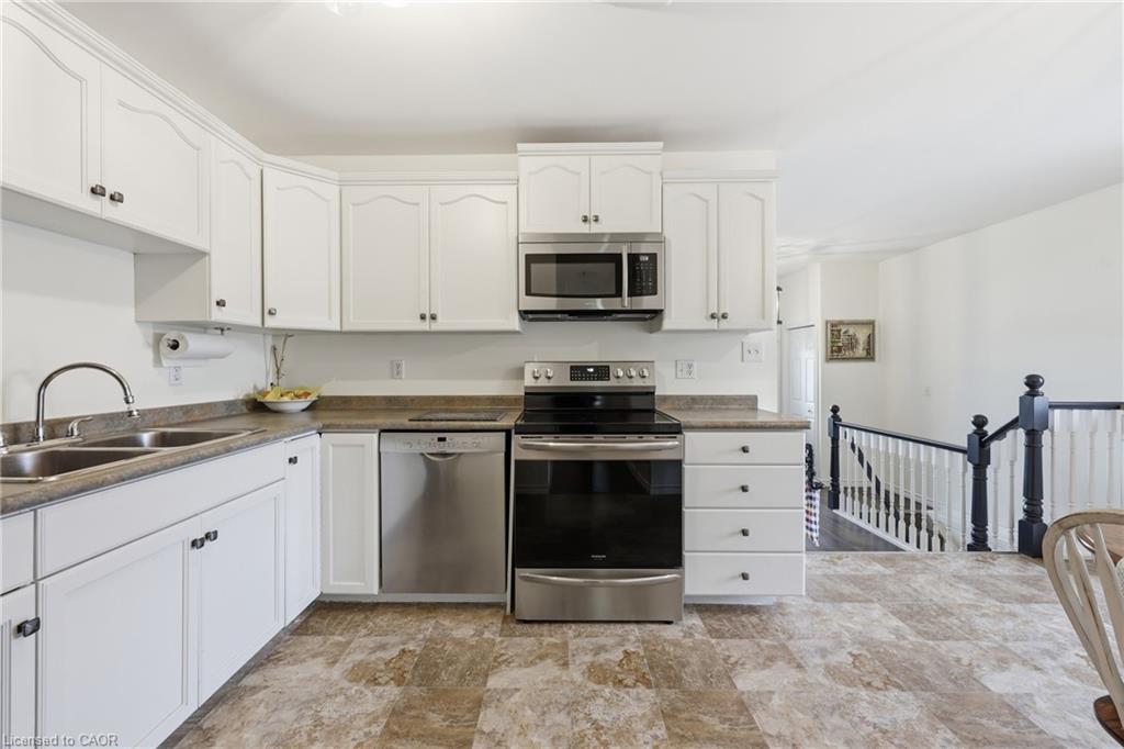172 B King Street E Property Photo 13