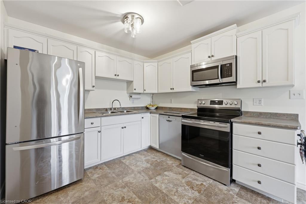 172 B King Street E Property Photo 14
